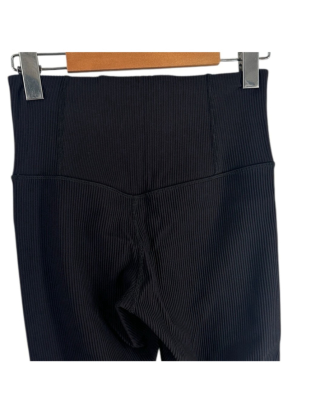 Athleta Elation High Rise Rib Legging
Buttery-soft stretch medium compression sm - Picture 3 of 9